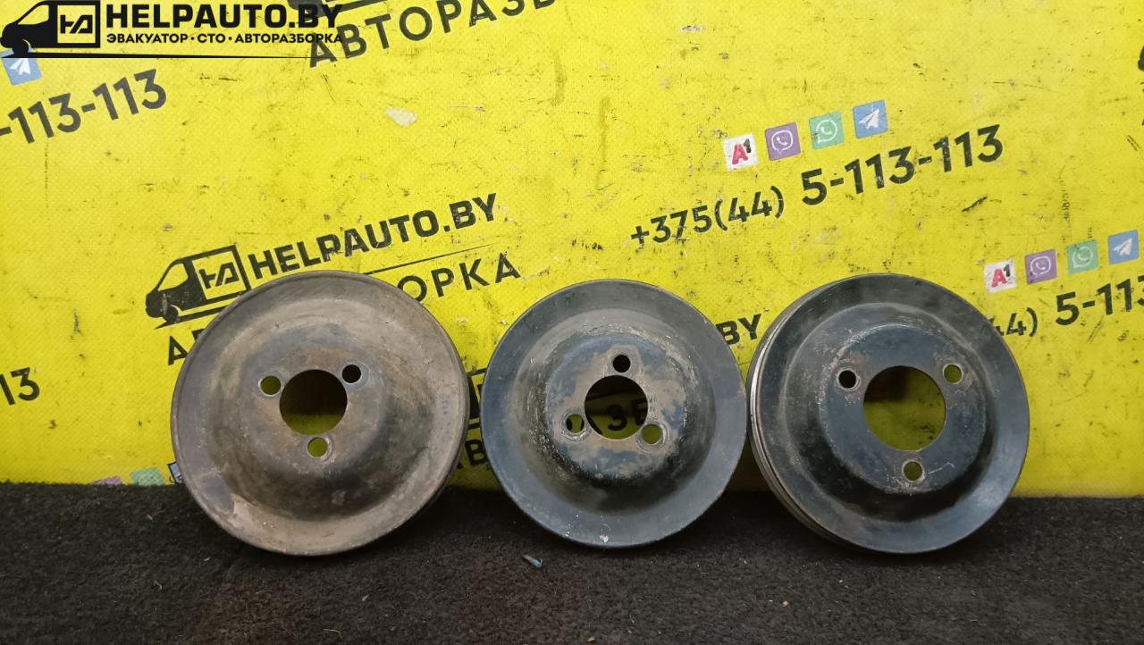 шкив помпы Audi 80 8C/B4 1994, 2.0 л., бензин, МКПП, зеленый, седан, передний привод - фото №1