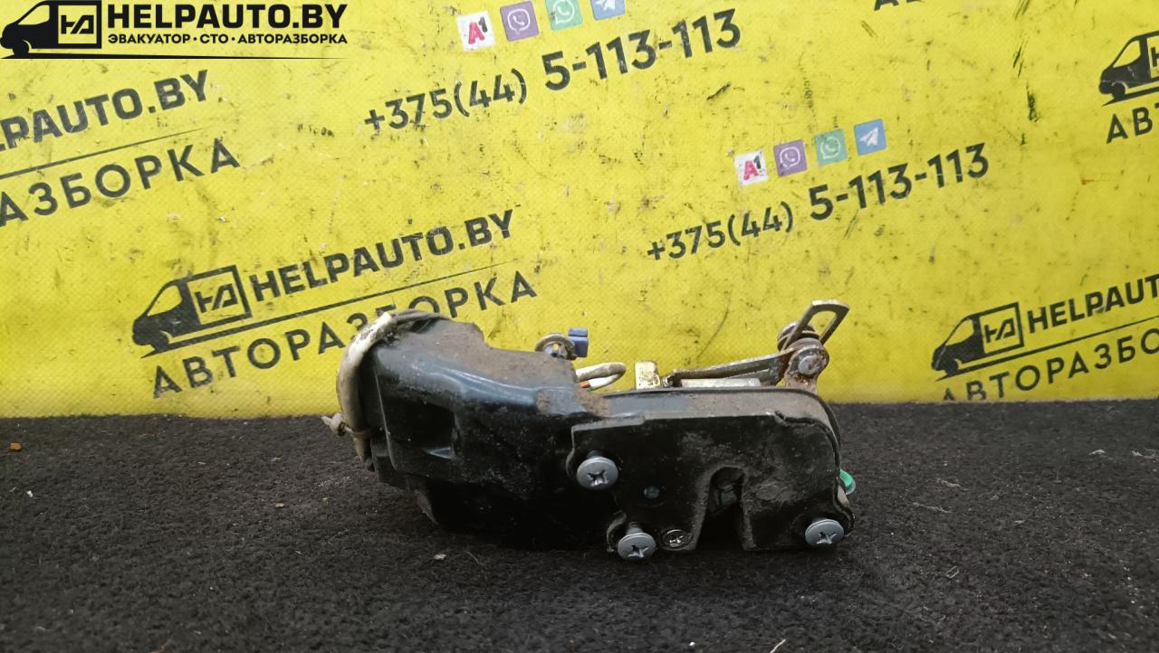 замок двери передней левой Suzuki Baleno 1 поколение (1995 - 2002), 1.6 л., G16B, бензин, МКПП, серебристый, универсал, передний привод - фото №1