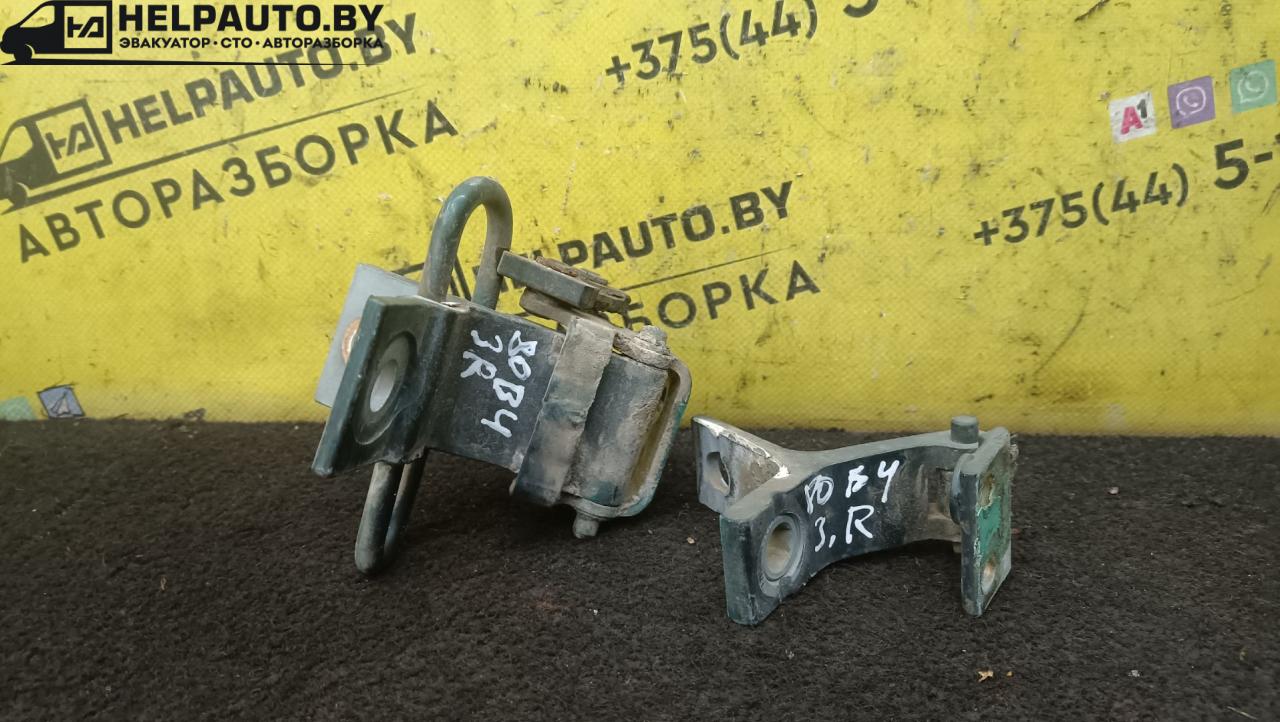 петля двери Audi 80 8C/B4 1994, 2.0 л., бензин, МКПП, зеленый, седан, передний привод - фото №1