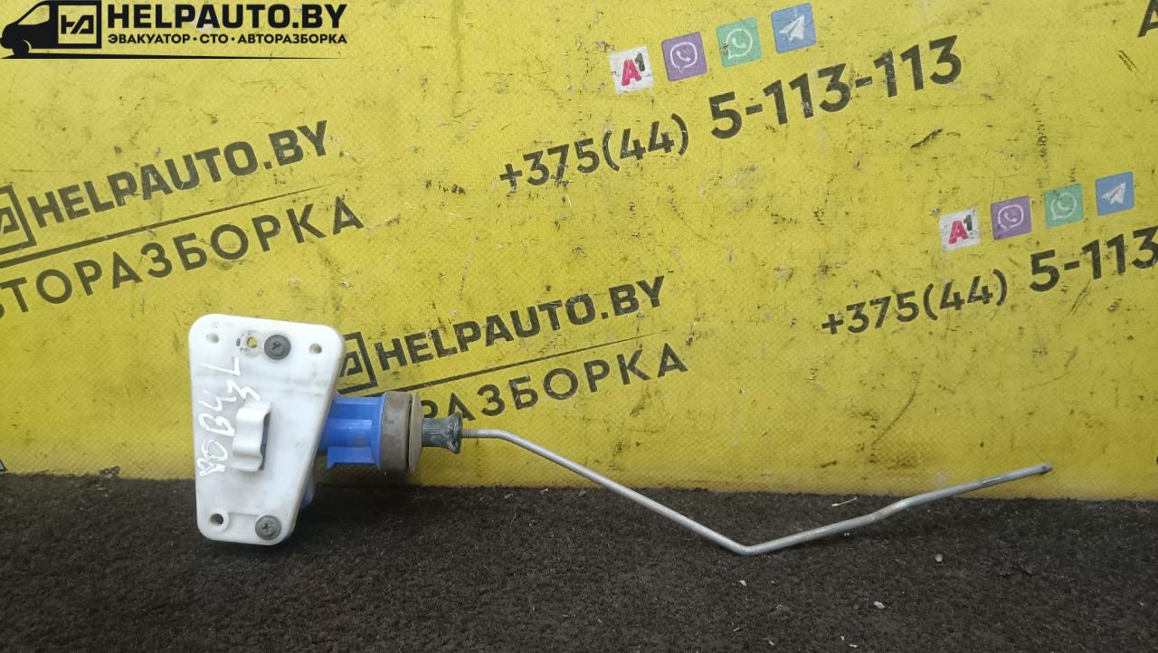 активатор (привод) замка двери Audi 80 8C/B4 1994, 2.0 л., бензин, МКПП, зеленый, седан, передний привод - фото №1