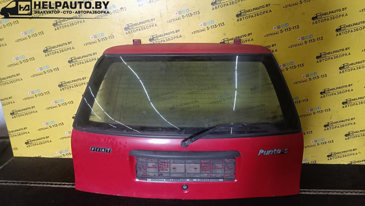 обшивка крышки багажника Fiat Punto 1 поколение 1997, 1.2 л., бензин, МКПП, красный, хетчбэк 3 дв., передний привод - фото №1