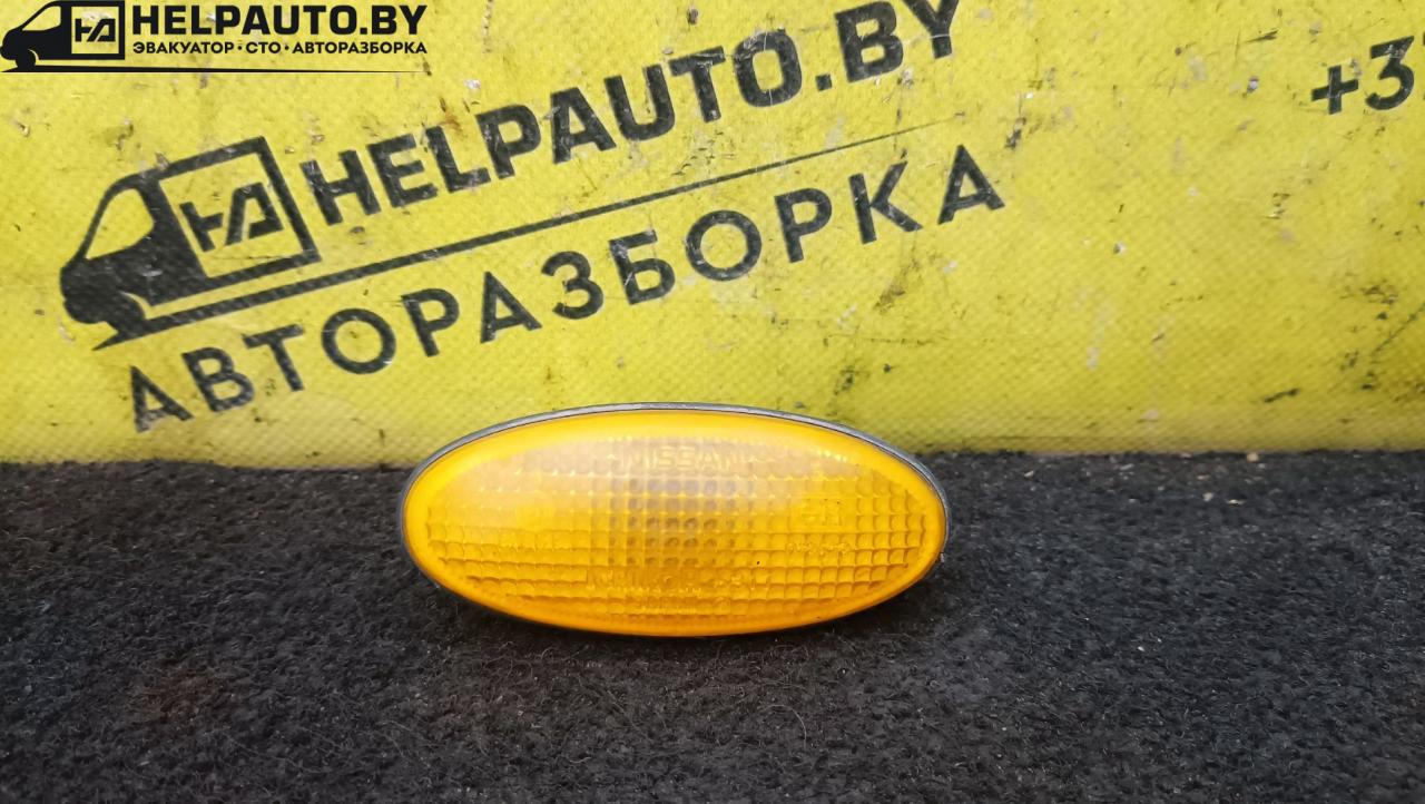 повторитель передний левый Nissan Almera Tino V10 2002 - фото №1