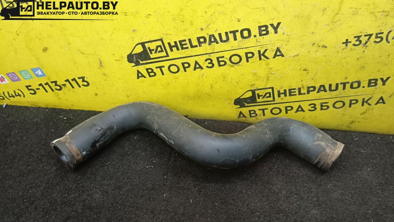 патрубок радиатора Renault Megane 1 поколение 1996, 1.6 л., бензин, МКПП, черный, хетчбэк 5 дв., передний привод - фото №1