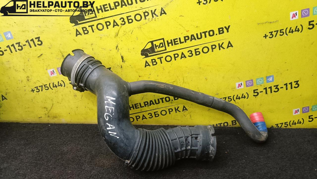 патрубок воздушного фильтра Renault Megane 1 поколение 1996, 1.6 л., бензин, МКПП, черный, хетчбэк 5 дв., передний привод - фото №1