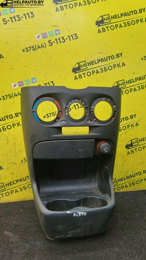 консоль салона Fiat Punto 2 поколение 2002, 1.2 л., 188 A4.000, бензин, 5МКПП, серый, хетчбэк 3 дв., передний привод - фото №1