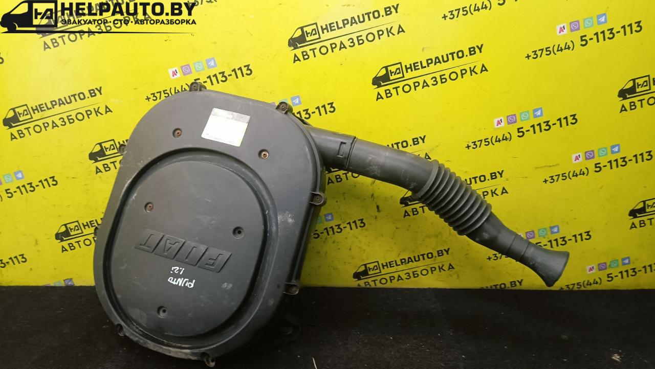 корпус воздушного фильтра Fiat Punto 2 поколение 2002, 1.2 л., 188 A4.000, бензин, 5МКПП, серый, хетчбэк 3 дв., передний привод - фото №1