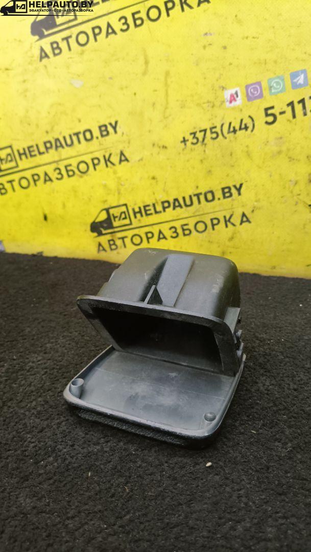 пепельница Renault Clio 2 поколение 1998, 1.2 л., бензин, золотистый, хетчбэк 3 дв., передний привод - фото №1