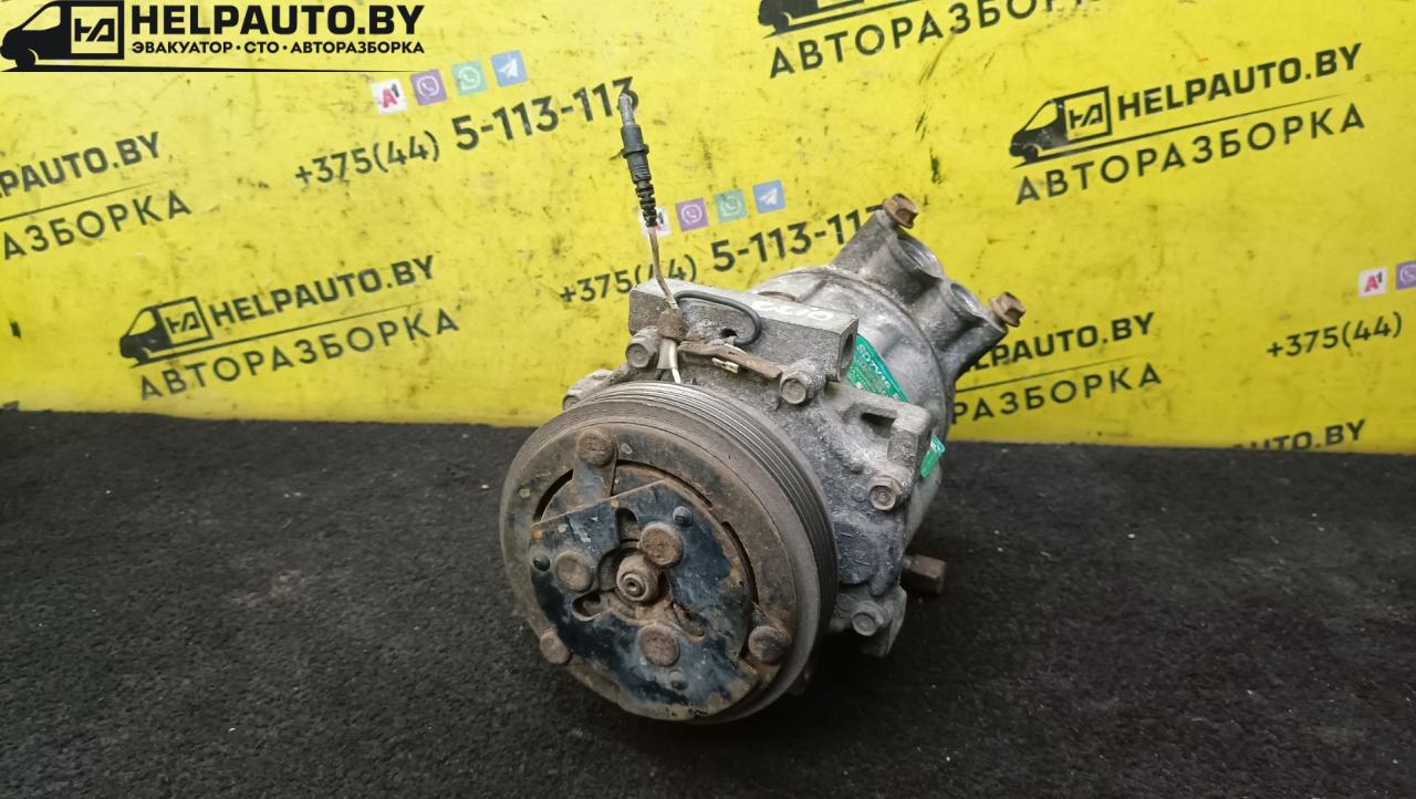 компрессор кондиционера Renault Clio 2 поколение 1998, 1.2 л., бензин, золотистый, хетчбэк 3 дв., передний привод - фото №1