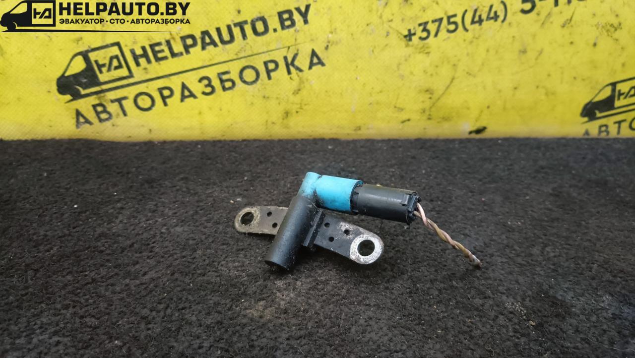 датчик коленвала Renault Clio 2 поколение 1998, 1.2 л., бензин, золотистый, хетчбэк 3 дв., передний привод - фото №1