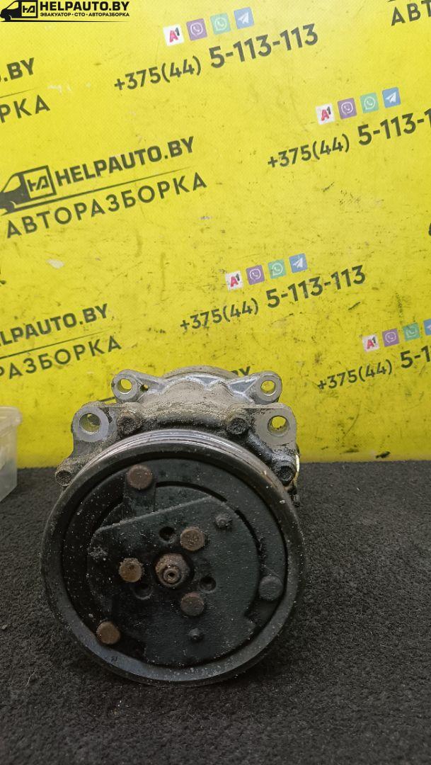 компрессор кондиционера Renault Scenic 1 поколение 1998, 1.6 л., K7M 702, бензин, 5МКПП, серый, передний привод - фото №1