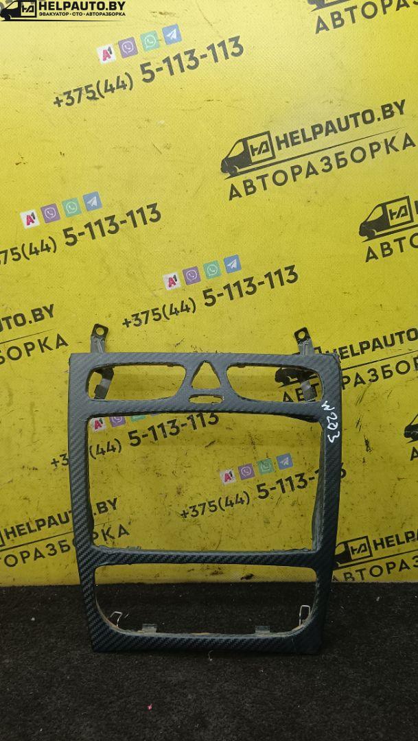 рамка под магнитолу Mercedes-Benz C-Класс W203/S203/CL203 2000, 1.8 л., бензин, МКПП, белый, седан, задний привод - фото №1