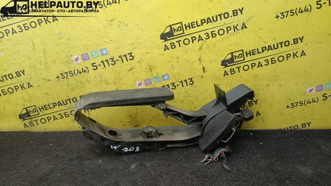 педаль Mercedes-Benz C-Класс W203/S203/CL203 2000, 1.8 л., бензин, МКПП, белый, седан, задний привод - фото №1