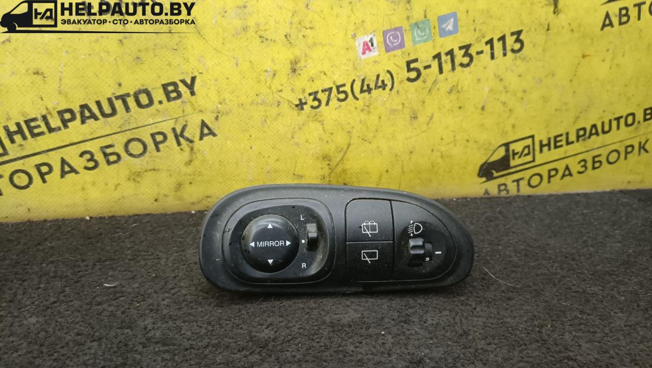 кнопка (выключатель) Hyundai Lantra J2 1997, 1.5 л., G4EK, бензин, МКПП, бордовый, универсал, передний привод - фото №1