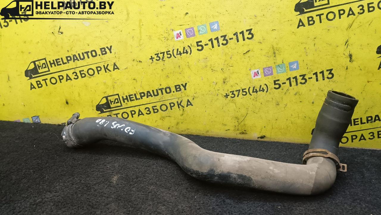 патрубок радиатора Ford Focus 1 поколение 2001, 1.8 л., дизель, МКПП, синий, универсал, передний привод - фото №1