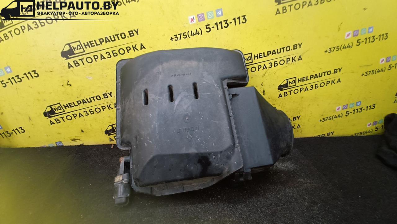 корпус воздушного фильтра Renault Clio 2 поколение 2000, 1.4 л., бензин, МКПП, серебро, хетчбэк 3 дв., передний привод - фото №1
