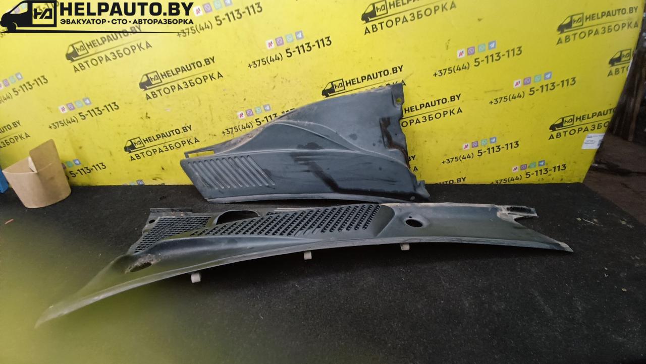 дождевик Renault Clio 2 поколение 2000, 1.4 л., бензин, МКПП, серебро, хетчбэк 3 дв., передний привод - фото №1