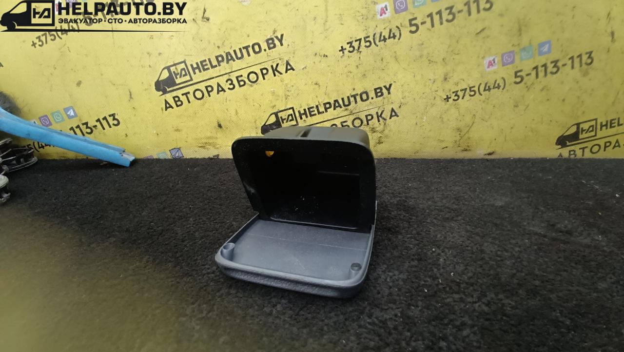пепельница Renault Clio 2 поколение 2000, 1.4 л., бензин, МКПП, серебро, хетчбэк 3 дв., передний привод - фото №1