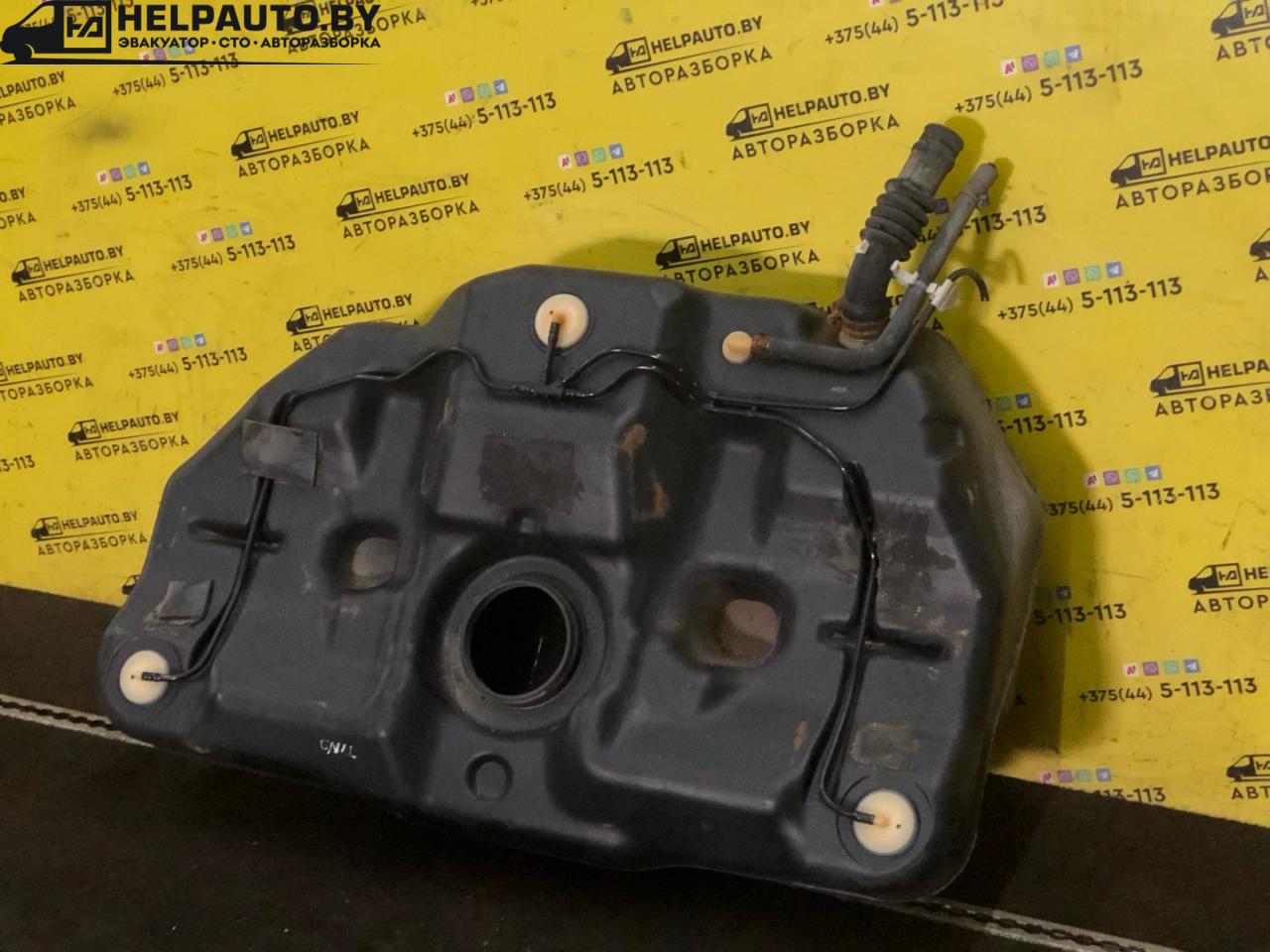 бак топливный Nissan Almera Tino V10 2001, 1.8 л., QG18DE, бензин, 5МКПП, зеленый, минивэн - фото №1