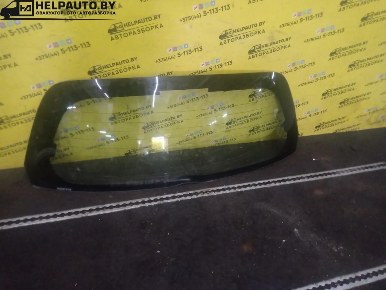 стекло заднее Honda Jazz 1 поколение 2002, 1.3 л., L13B, бензин, МКПП, голубой, хетчбэк 5 дв., передний привод - фото №1