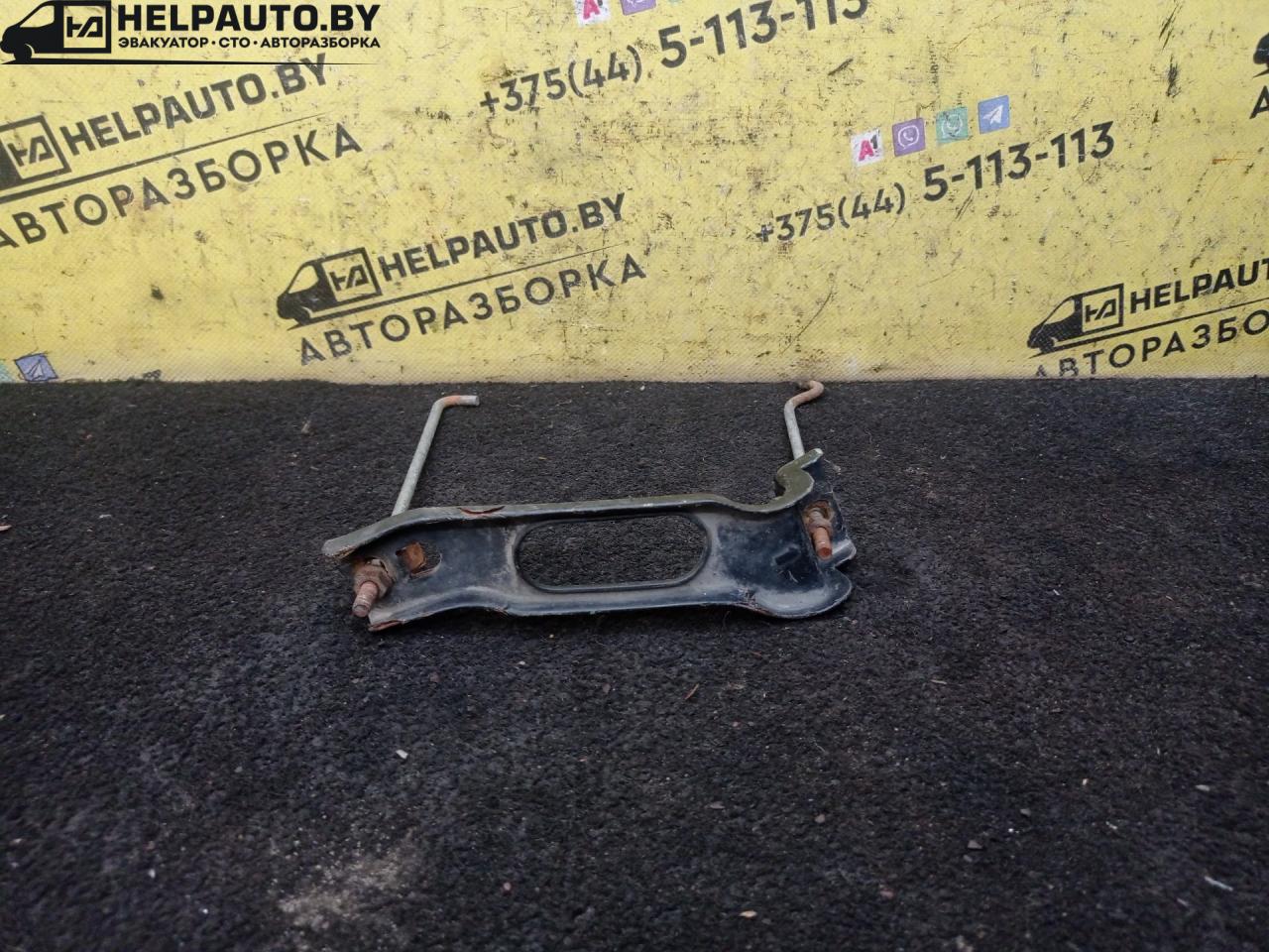крепление аккумулятора Honda Jazz 1 поколение 2002, 1.3 л., L13B, бензин, МКПП, голубой, хетчбэк 5 дв., передний привод - фото №1