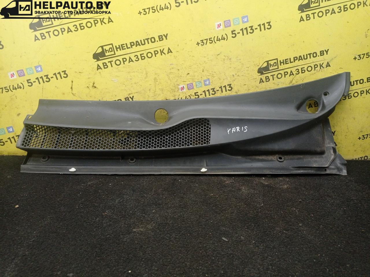 дождевик Toyota Yaris P1 2001, 1.0 л., 1SZ-FE, бензин, МКПП, серебро, хетчбэк 5 дв., передний привод - фото №1