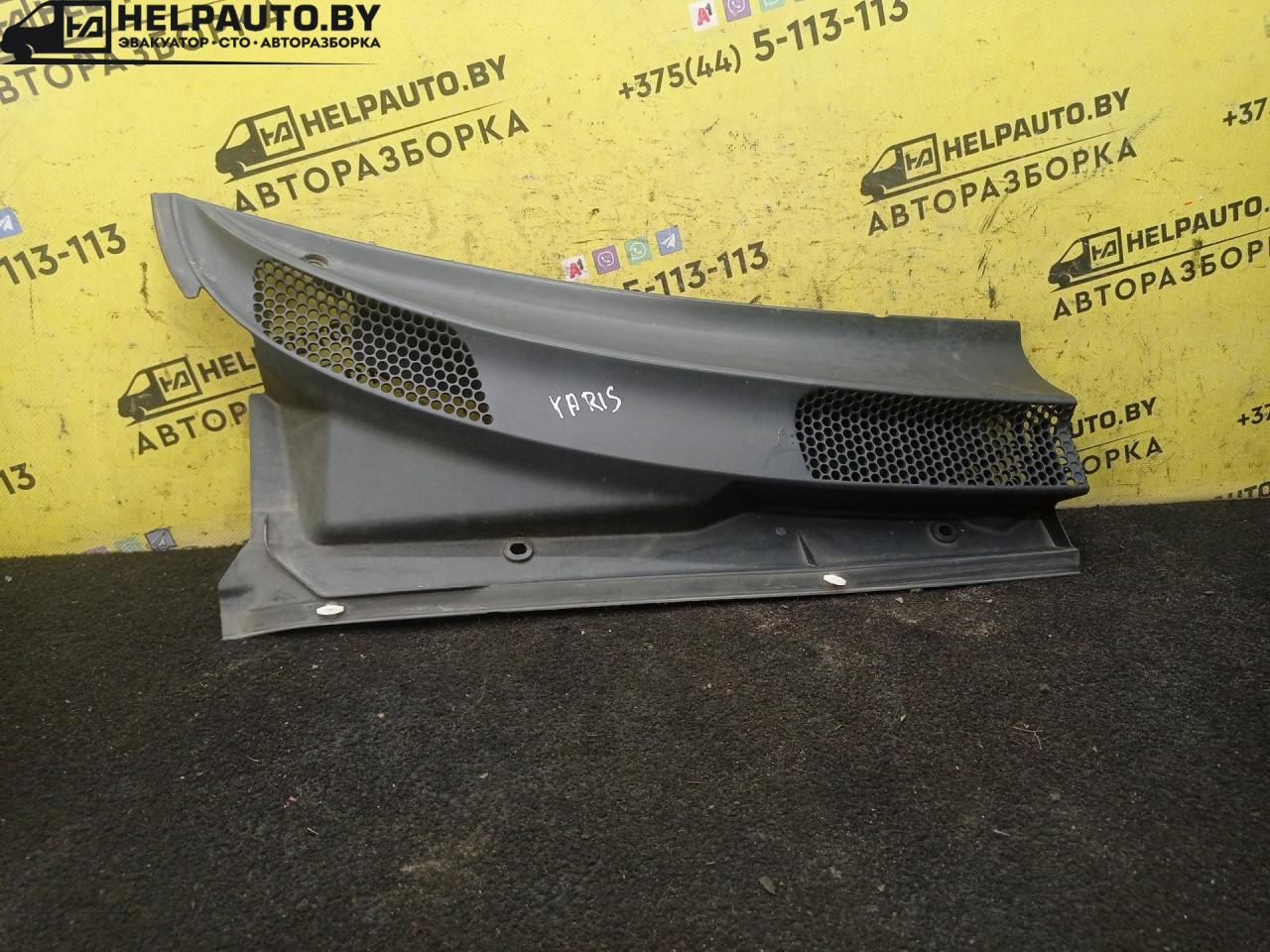 дождевик Toyota Yaris P1 2001, 1.0 л., 1SZ-FE, бензин, МКПП, серебро, хетчбэк 5 дв., передний привод - фото №1