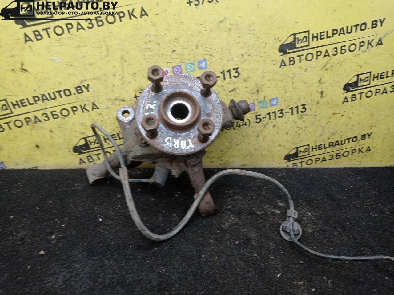 ступица передняя правая Toyota Yaris P1 2001, 1.0 л., 1SZ-FE, бензин, МКПП, серебро, хетчбэк 5 дв., передний привод - фото №1