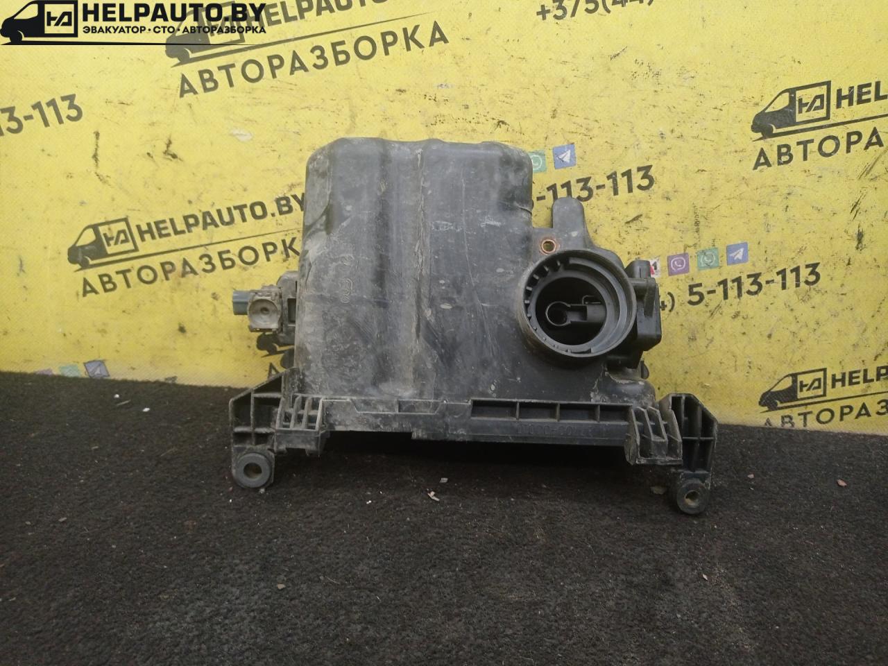 корпус воздушного фильтра Toyota Yaris P1 2001, 1.0 л., 1SZ-FE, бензин, МКПП, серебро, хетчбэк 5 дв., передний привод - фото №1