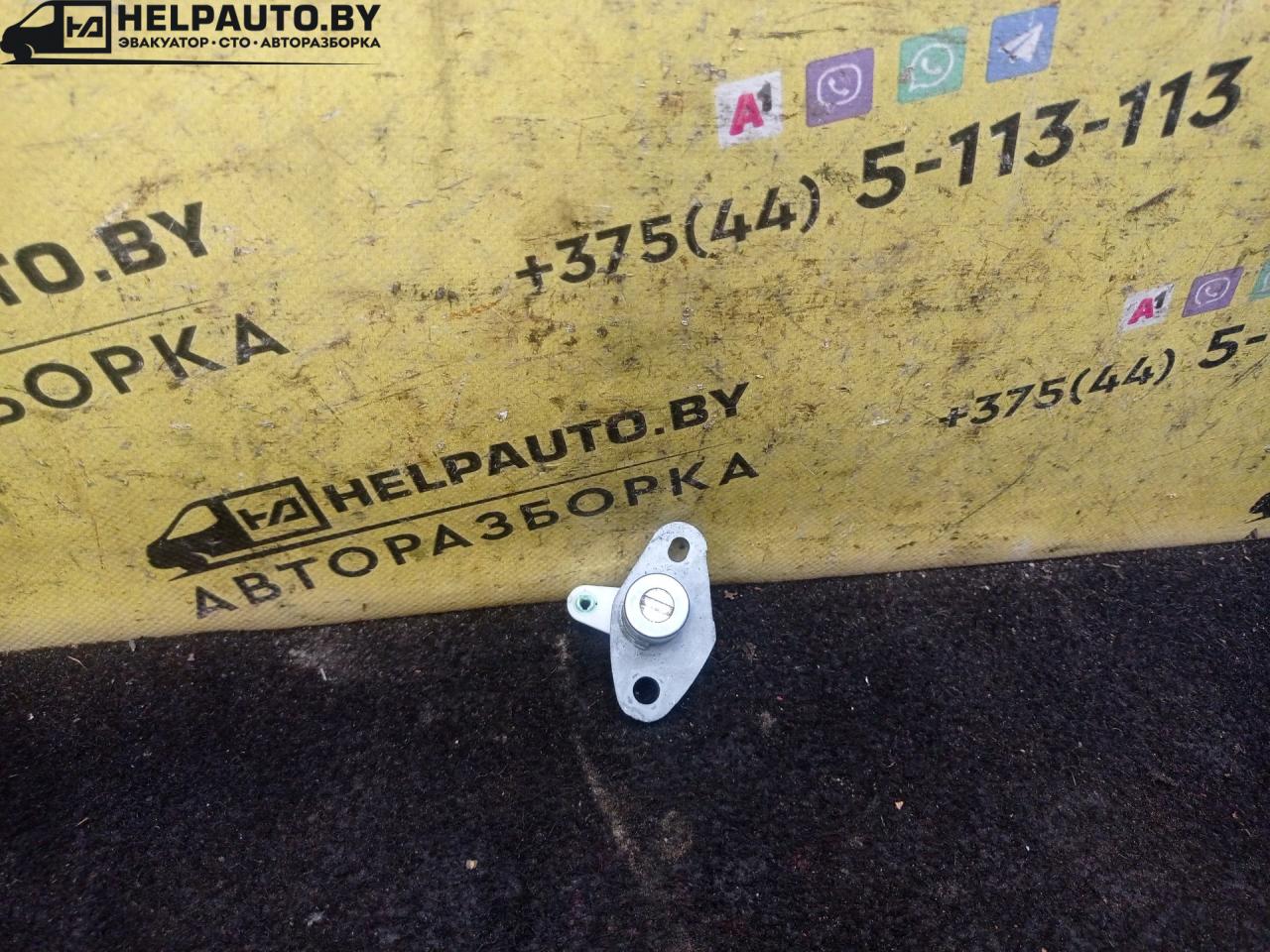кнопка открытия багажника Honda Jazz 1 поколение 2002, 1.3 л., L13B, бензин, МКПП, голубой, хетчбэк 5 дв., передний привод - фото №1