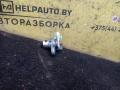 кнопка открытия багажника Honda Jazz 1 поколение 2002, 1.3 л., L13B, бензин, МКПП, голубой, хетчбэк 5 дв., передний привод - фото №3