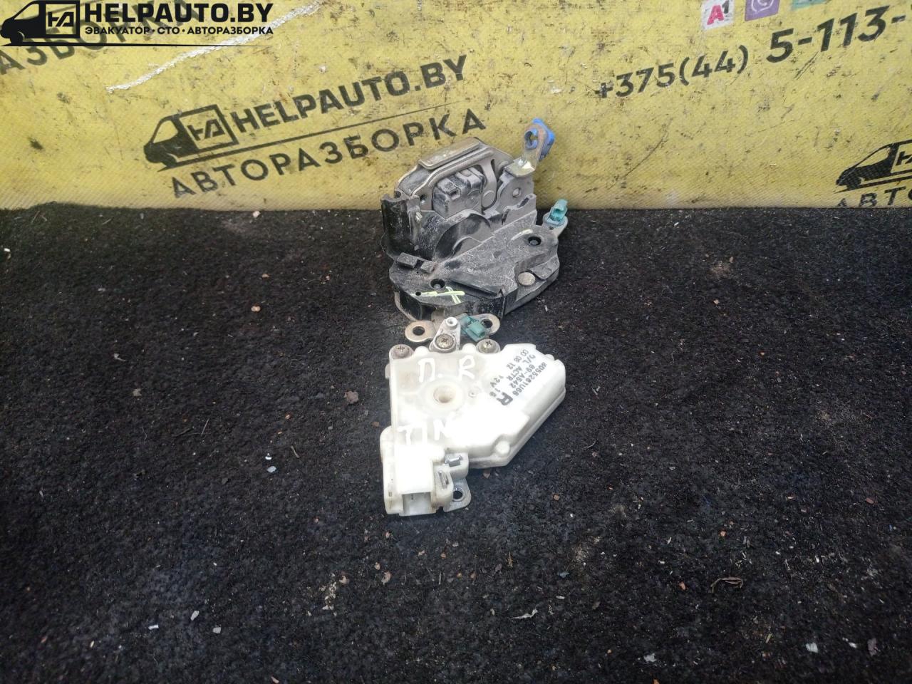 замок двери передней правой Nissan Almera Tino V10 2001, 1.8 л., QG18DE, бензин, 5МКПП, зеленый, минивэн - фото №1