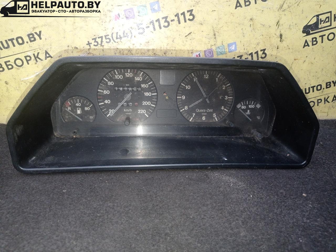 щиток приборов (приборная панель) Audi 100 С3 1985, 1.8 л., бензин, 5МКПП, серый, седан, передний привод - фото №1