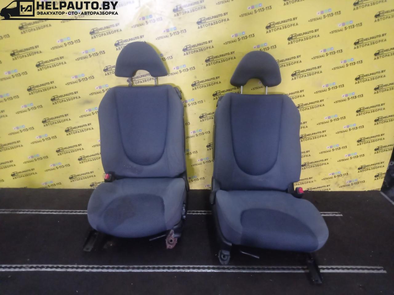 салон (комплект сидений) Honda Jazz 1 поколение 2002, 1.3 л., L13B, бензин, МКПП, голубой, хетчбэк 5 дв., передний привод - фото №1