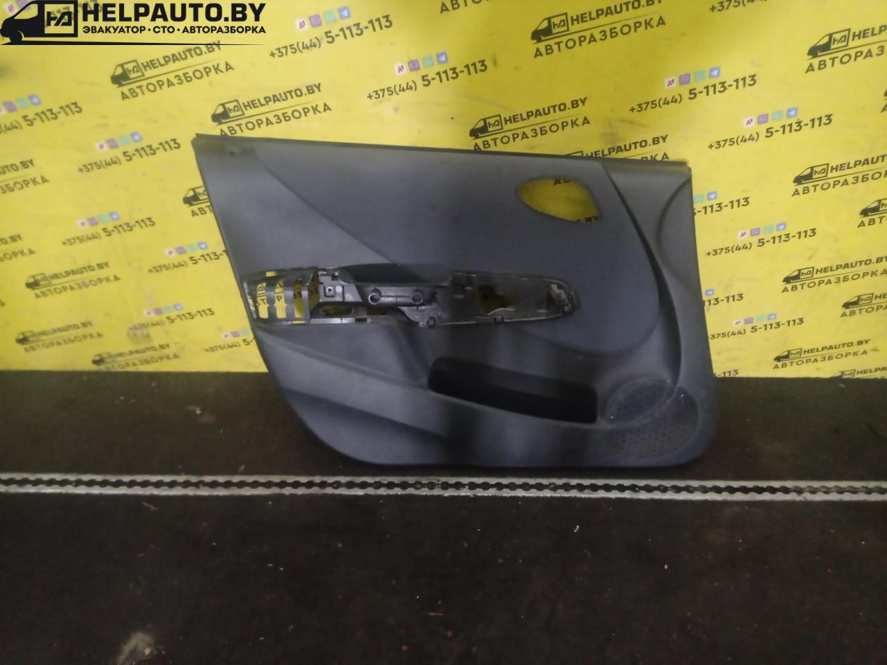 обшивка двери передняя левая Honda Jazz 1 поколение 2002, 1.3 л., L13B, бензин, МКПП, голубой, хетчбэк 5 дв., передний привод - фото №1