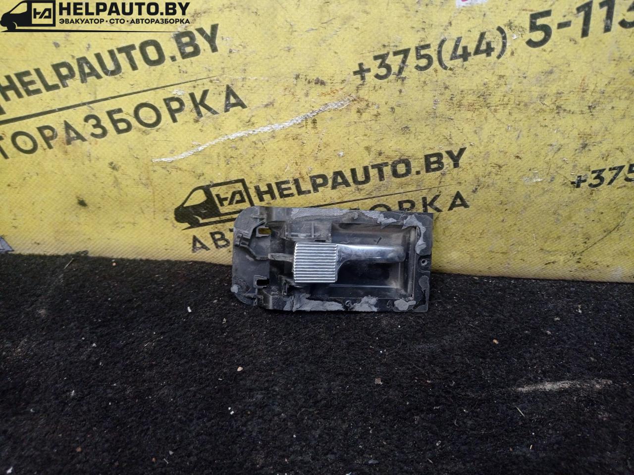 ручка внутренняя Audi 100 С3 1985, 1.8 л., бензин, 5МКПП, серый, седан, передний привод - фото №1