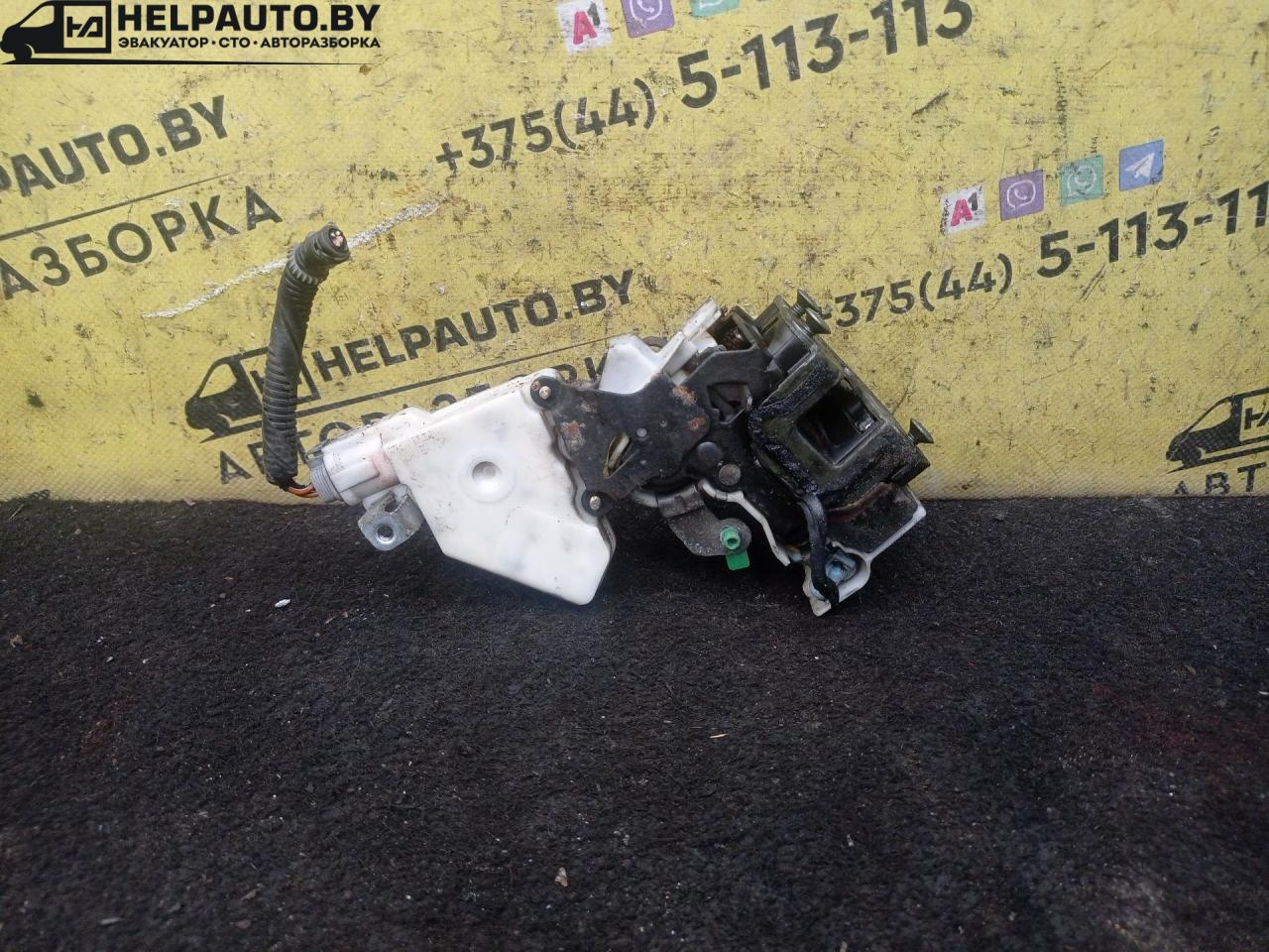замок двери задней левой Nissan Maxima A32 1997, 2.0 л., VQ20DE, бензин, 5МКПП, зеленый, седан, передний привод - фото №1