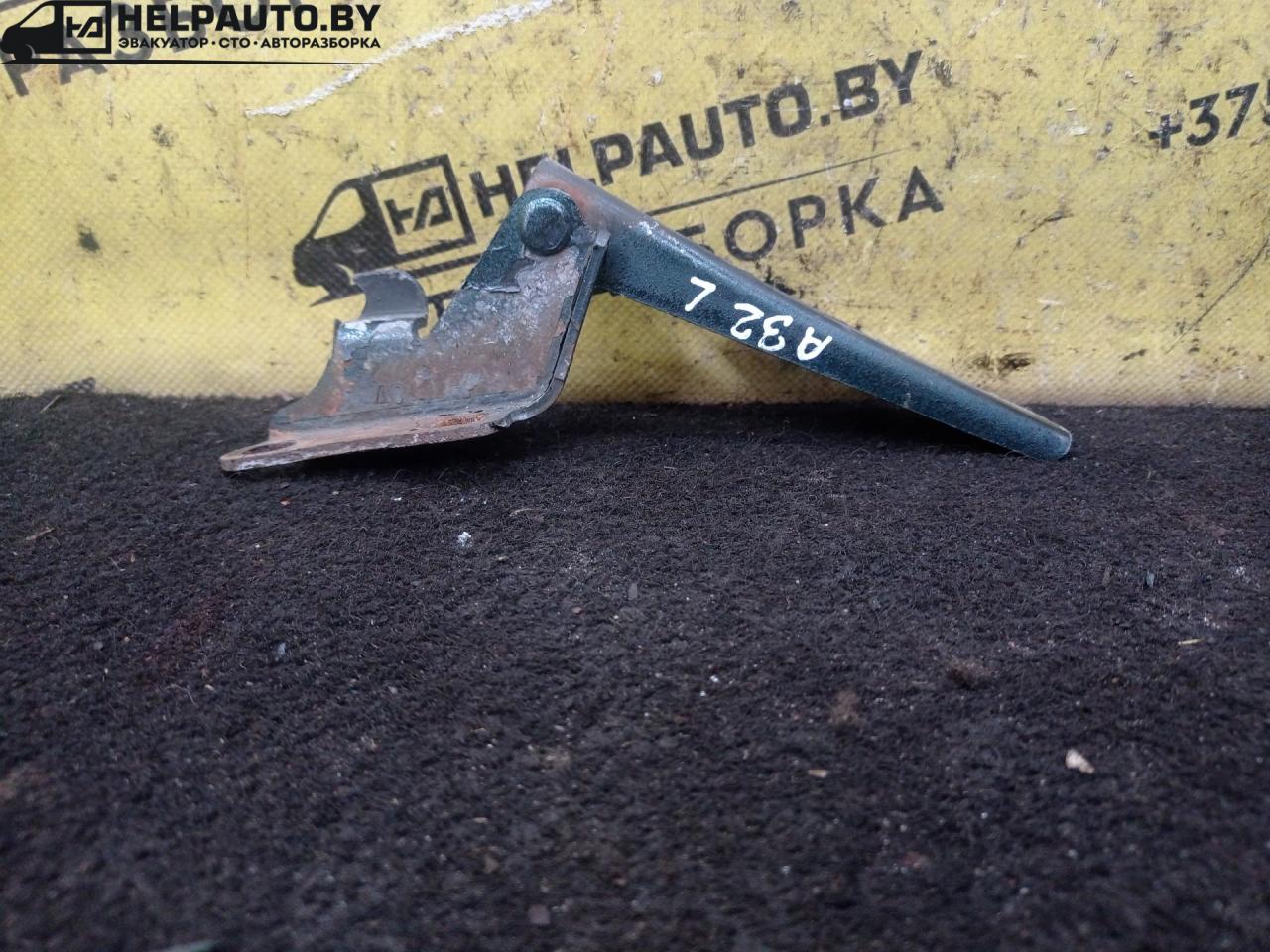петля капота левая Nissan Maxima A32 1997, 2.0 л., VQ20DE, бензин, 5МКПП, зеленый, седан, передний привод - фото №1