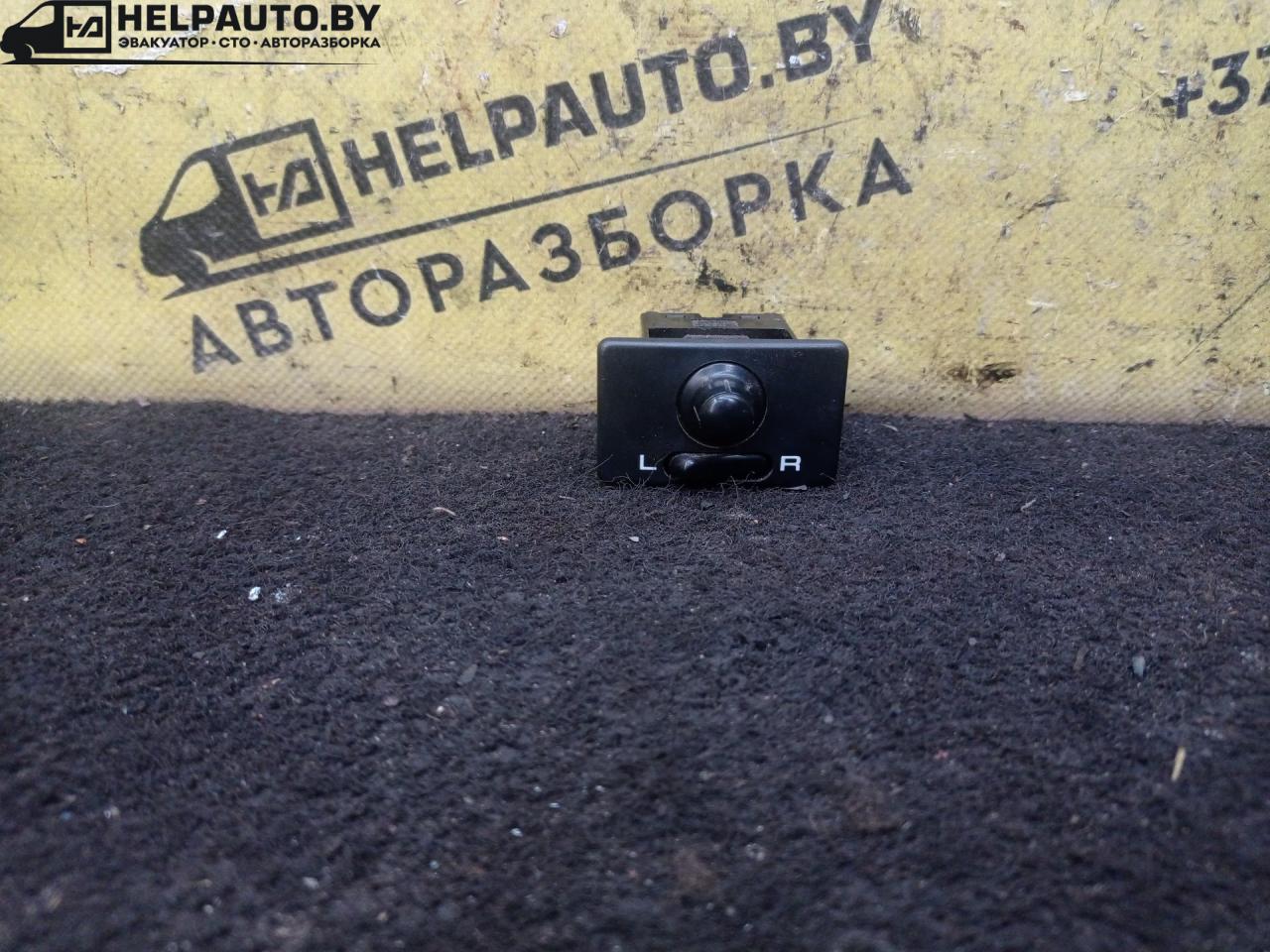 джойстик регулировки зеркал Nissan Maxima A32 1997, 2.0 л., VQ20DE, бензин, 5МКПП, зеленый, седан, передний привод - фото №1