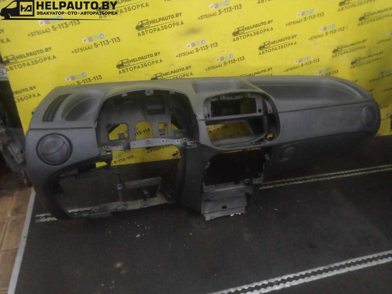 панель передняя салона (торпедо) Fiat Punto 2 поколение 2002, 1.8 л., 188 A6.000, бензин, МКПП, серый, хетчбэк 3 дв., передний привод - фото №1