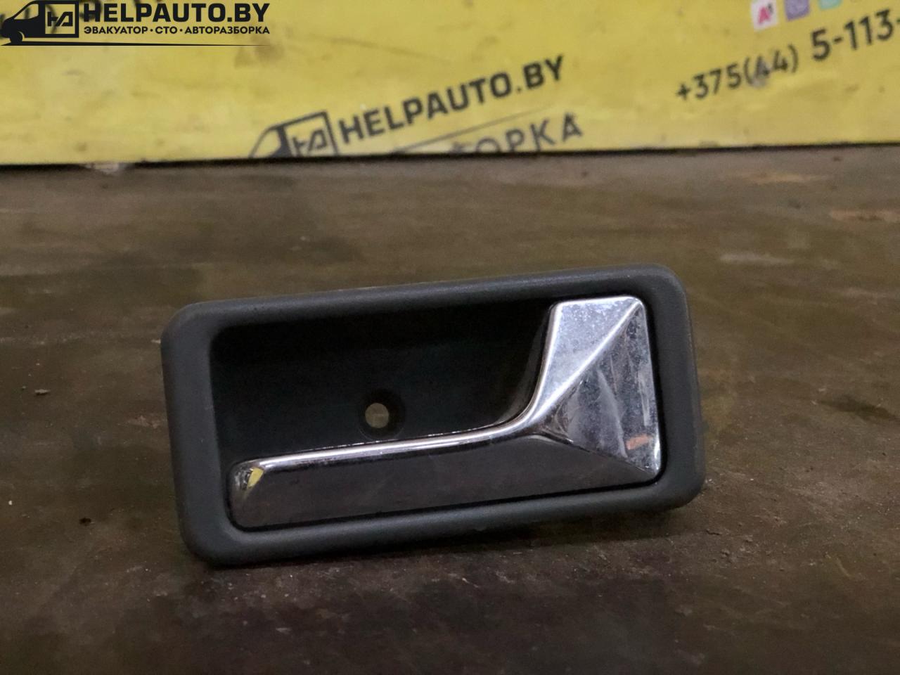 ручка внутренняя задняя правая Mazda 626 3 поколение 1990, 1.8 л., бензин, МКПП, серый, седан, передний привод - фото №1
