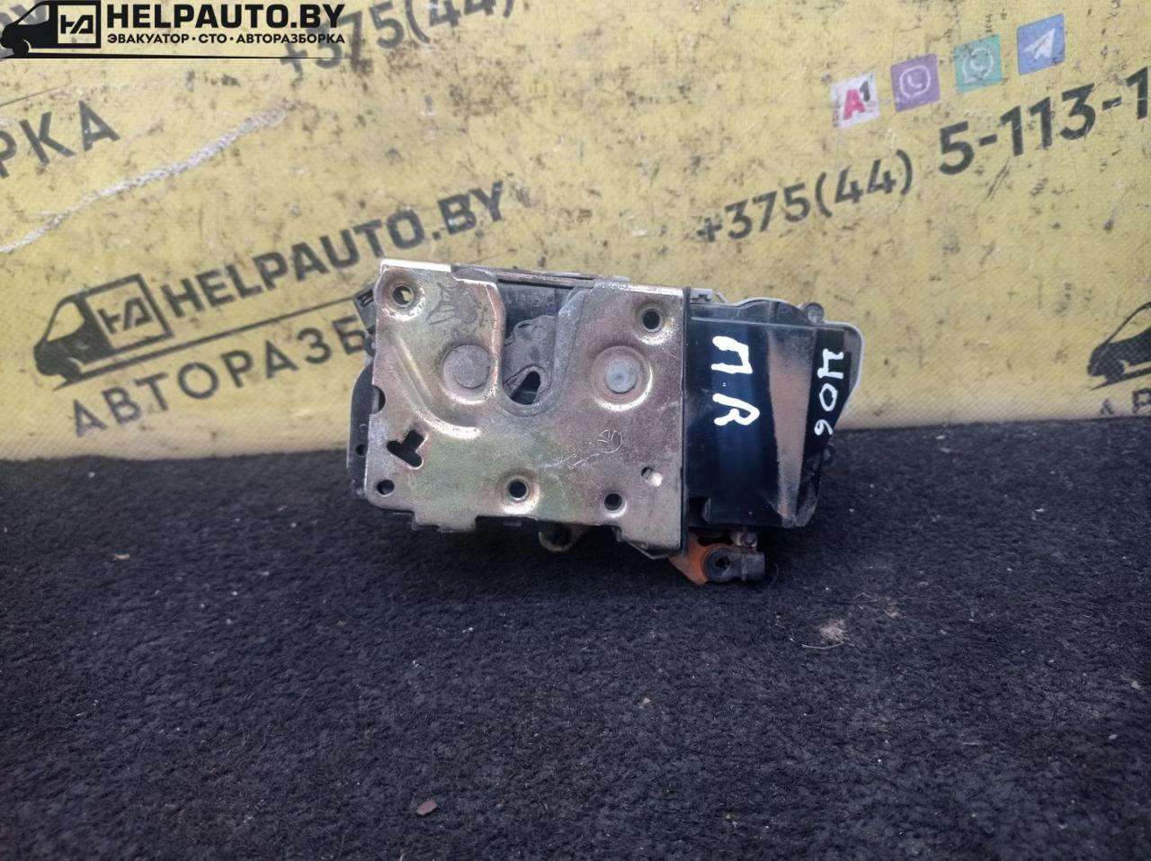 замок двери передней правой Peugeot 406 1 поколение 1997, 1.9 л., дизель, МКПП, серебро, седан, передний привод - фото №1