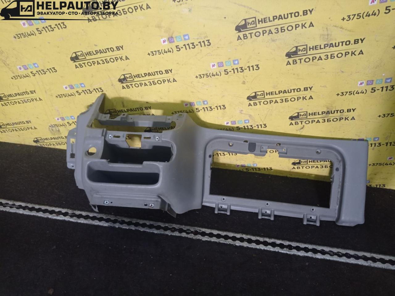 пластик Chrysler Voyager 3 поколение 1997, 2.4 л., EDZ, бензин, АКПП, зеленый, минивэн, передний привод - фото №1