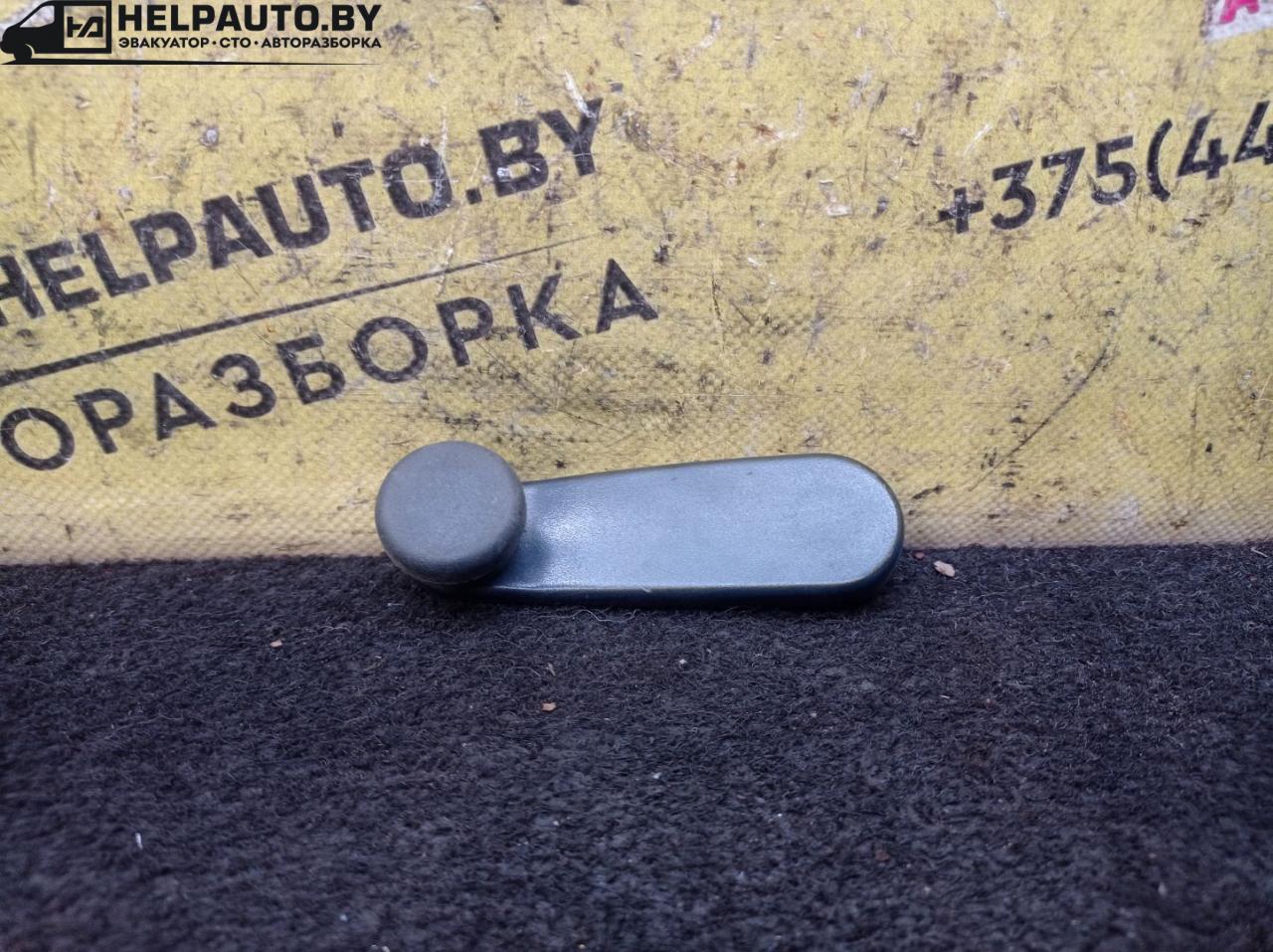 ручка стеклоподъемника задней Alfa Romeo 146 1 поколение 930B 1996, 1.4 л., бензин, МКПП, черный, хетчбэк 5 дв. - фото №1