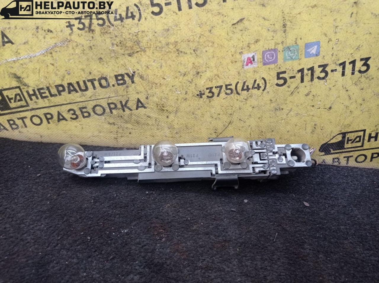 панель заднего правого фонаря Renault Laguna 1 поколение 1995, 1.8 л., бензин, МКПП, универсал, передний привод - фото №1