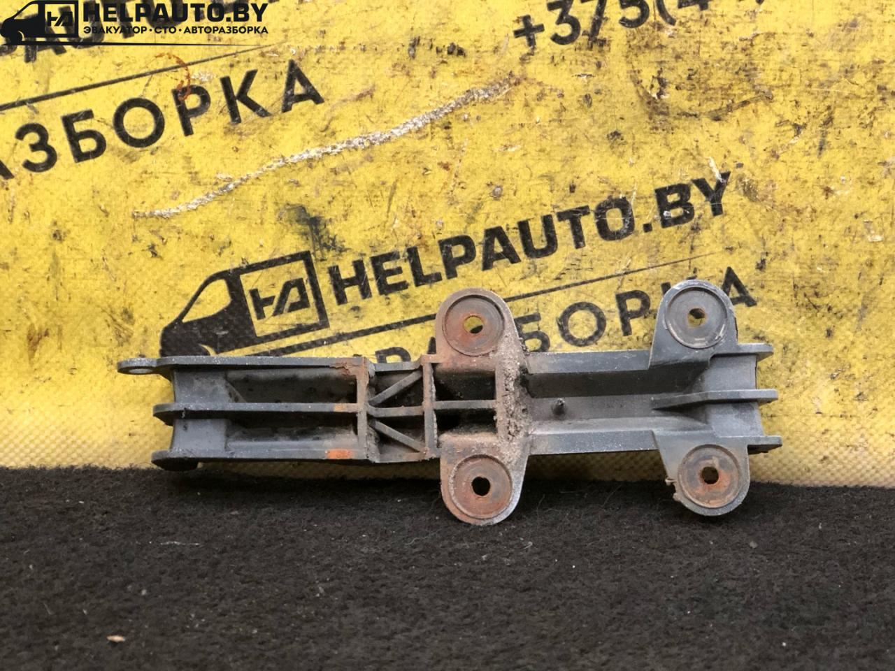 Крепление бампера переднего Audi 80 B3 1988, 1.9 л., 1Y, дизель, МКПП, серебро, седан, передний привод - фото №1