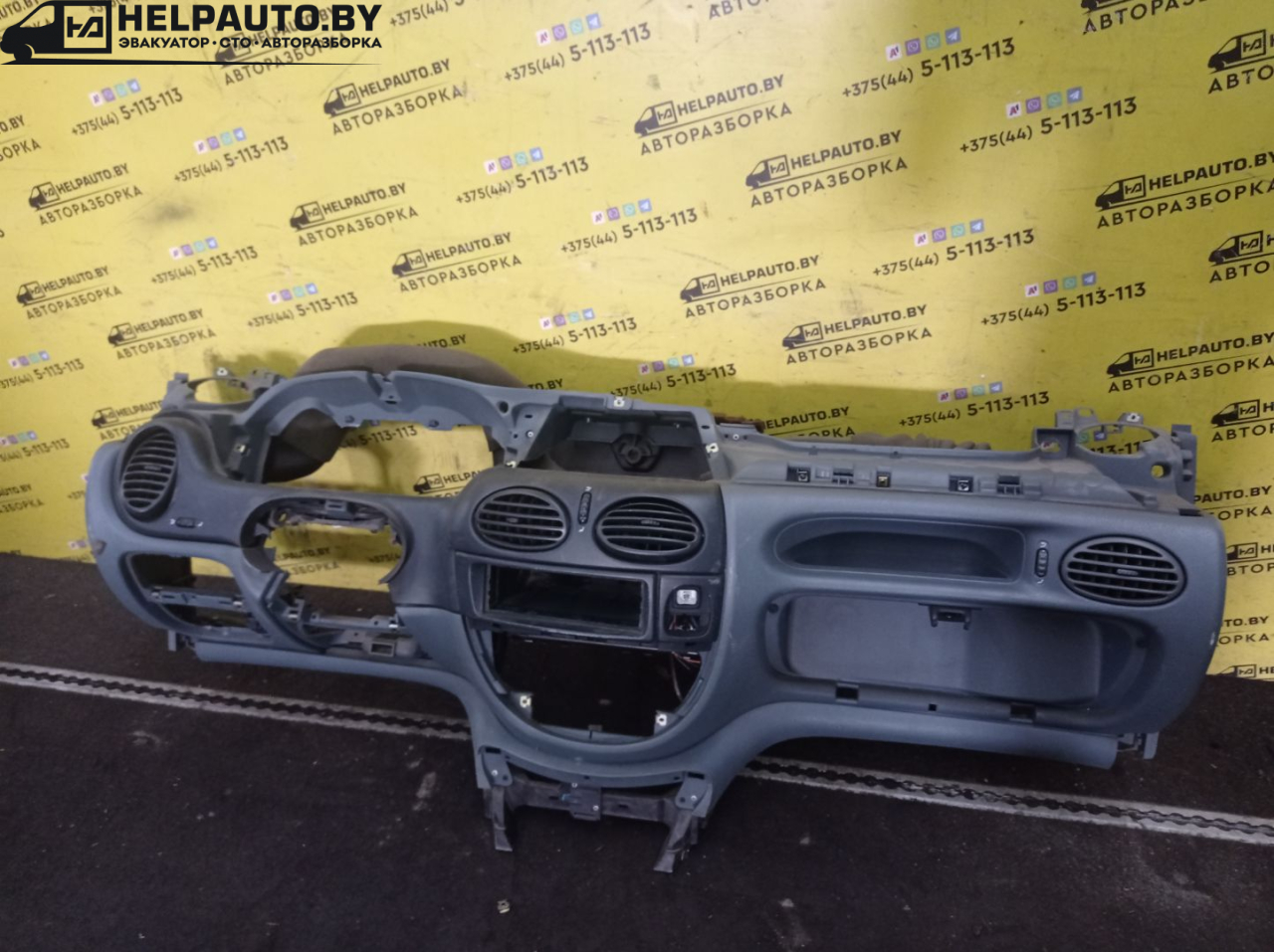панель передняя салона (торпедо) Renault Scenic 1 поколение 1997, 1.6 л., K7M 702, бензин, МКПП, синий, минивэн, передний привод - фото №1