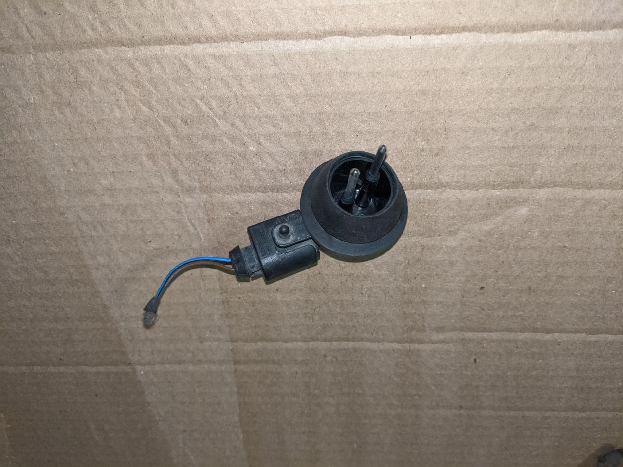 датчик уровня омывающей жидкости Mercedes-Benz E-Класс W212/S212/C207/A207 W212 2010, 2.2 л., дизель, АКПП, седан, задний привод, правый руль, A2218209110 - фото №1