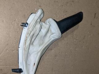 чехол ручника BMW 5 серия E60/E61 [рестайлинг] E60 2007, 3.0 л., N54 B30 A, бензин, АКПП, белый, седан, задний привод