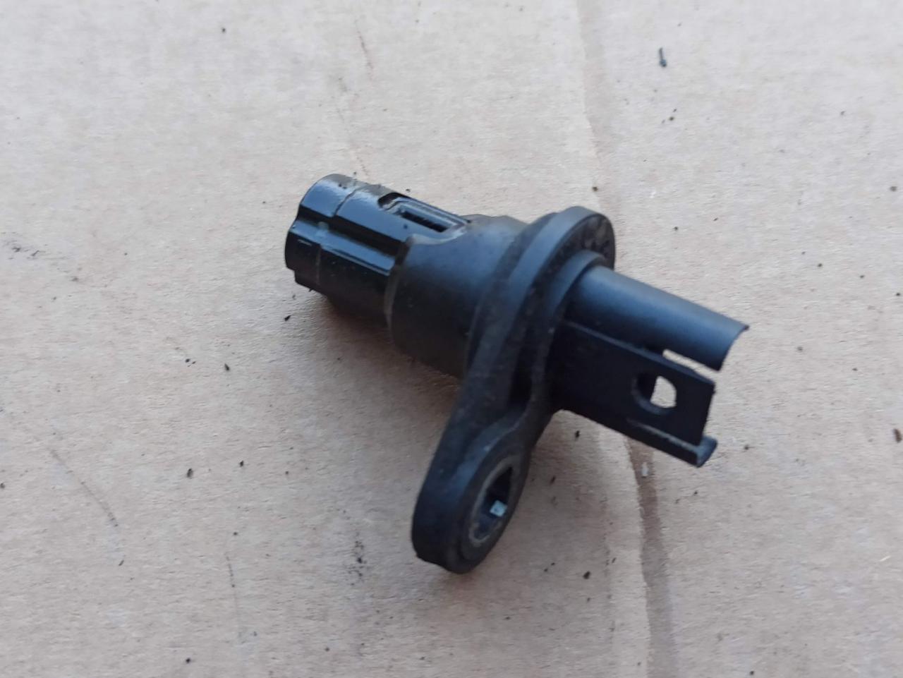 датчик распредвала BMW 5 серия F07/F10/F11 2011, 2.5 л., бензин, 7525014 - фото №1