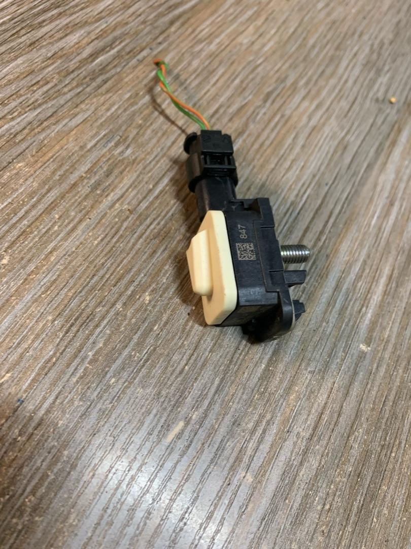 датчик удара BMW 3 серия F30/F31/F34 F30 2012, 3.5 л., N55 B30 A, бензин, АКПП, седан, задний привод, 65779217711, 9217711 - фото №1